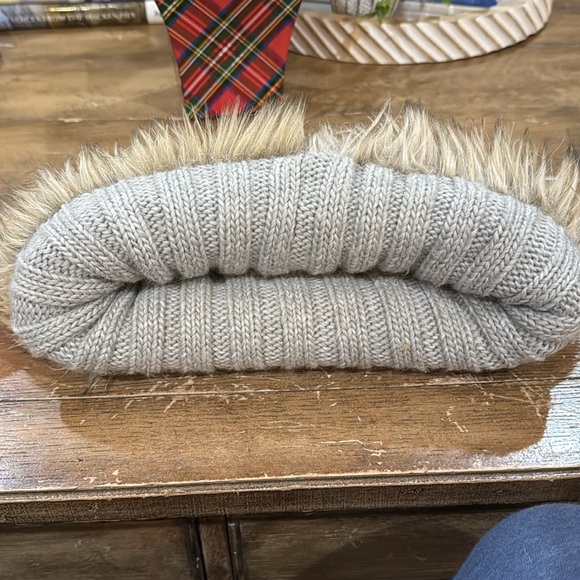 Faux Fur neck scarf - Picture 3 of 3